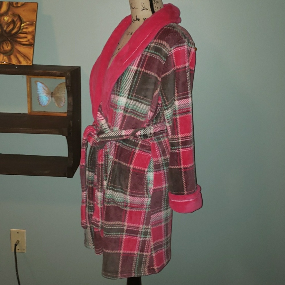 New Ulta Plush Robe - Picture 6 of 8